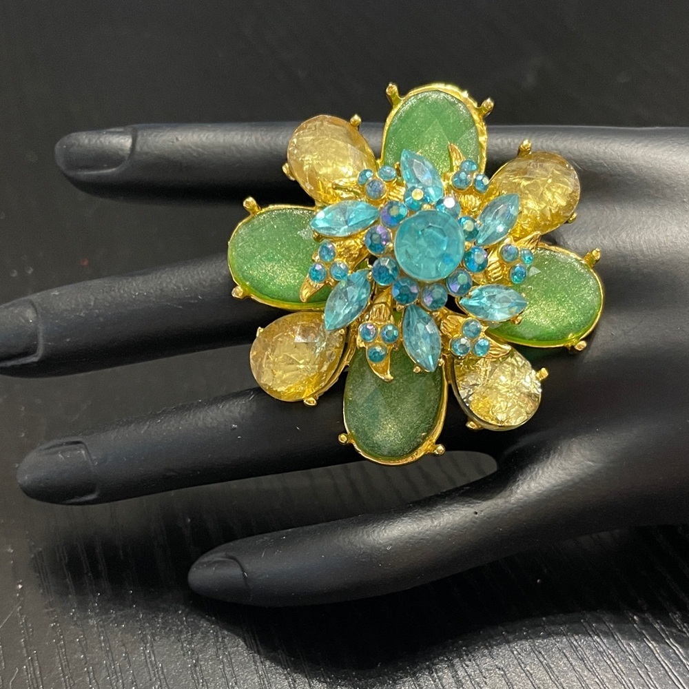 Elegant Green and Yellow Floral Statement Ring. 0469